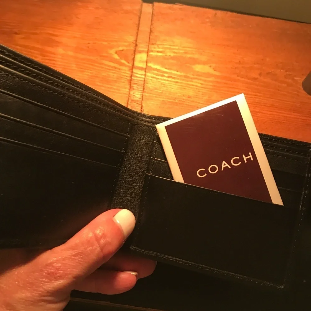 🎩COACH Leather Wallet